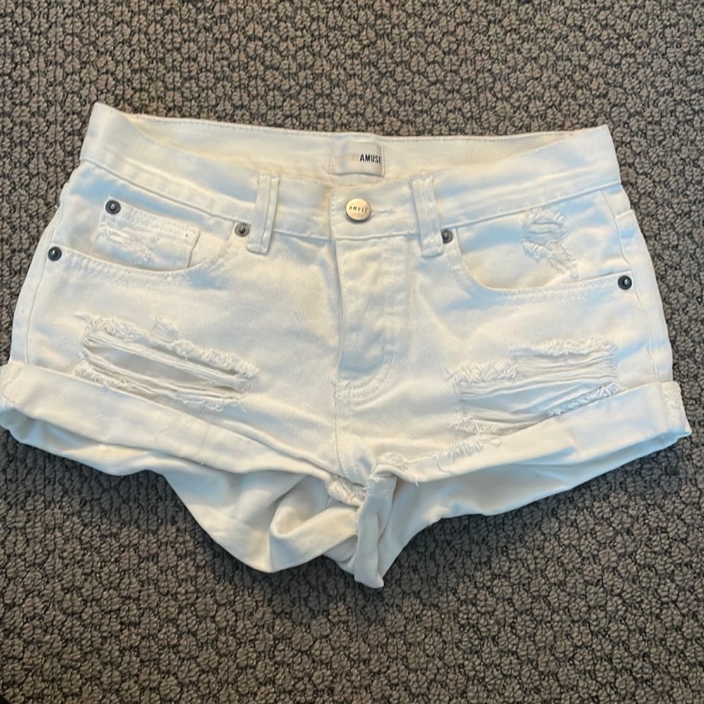 White mid to low rise shorts